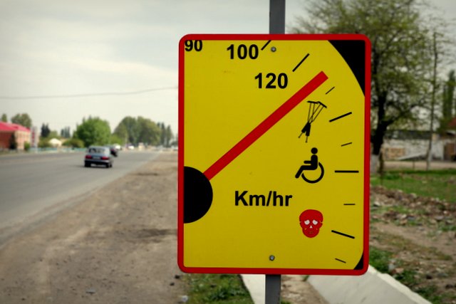 140 km/h = Krücken, 160 km/h = Rollstuhl, 180 km/h = tot.